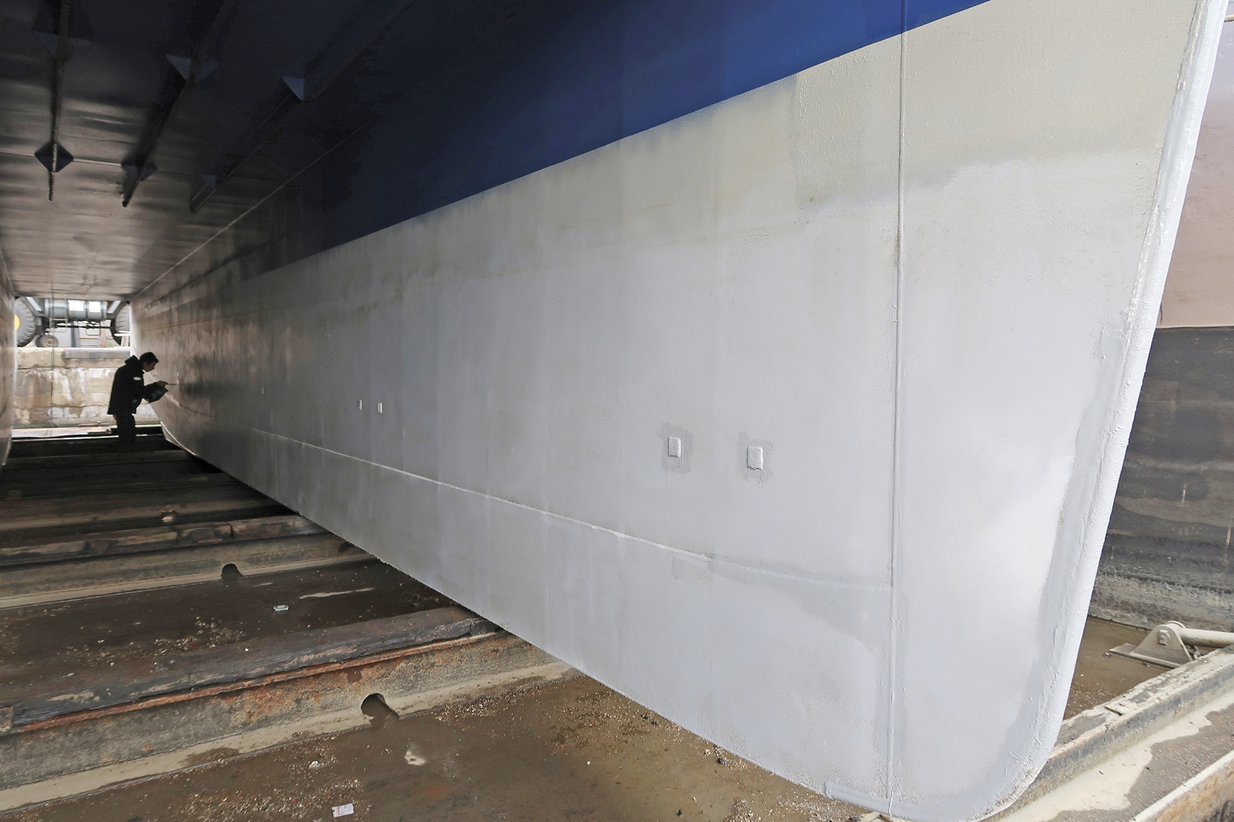 The hull of one of the Hydrex workboats in drydock 10 years after Ecospeed was applied, with no repainting during that interval.